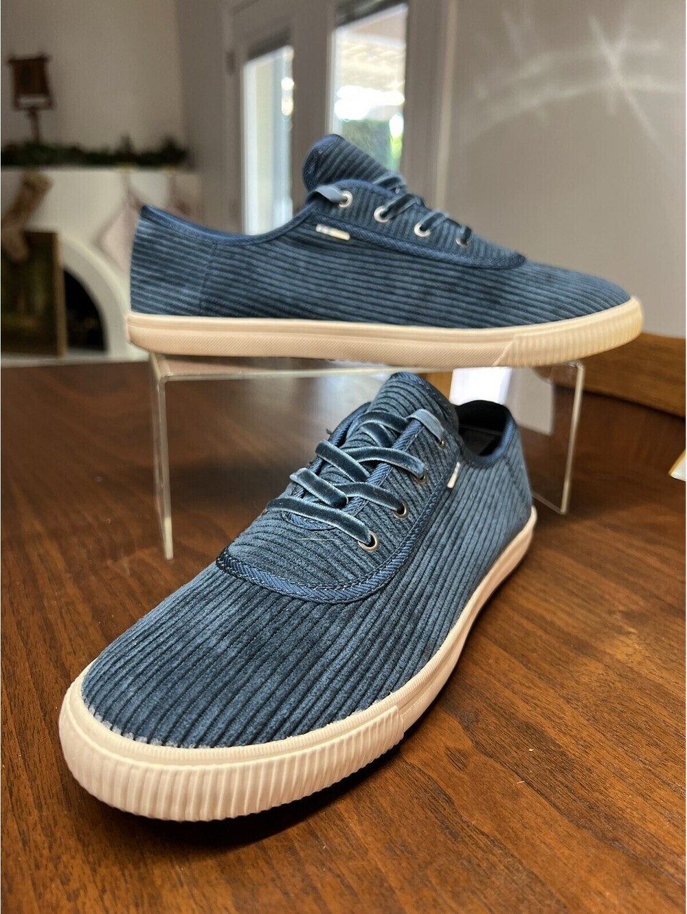TOMS Women’s Blue Corduroy Lace Up Shoes Size 8